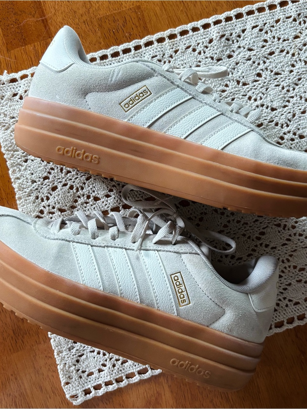 Neutral Retro - Adidas Sneakers